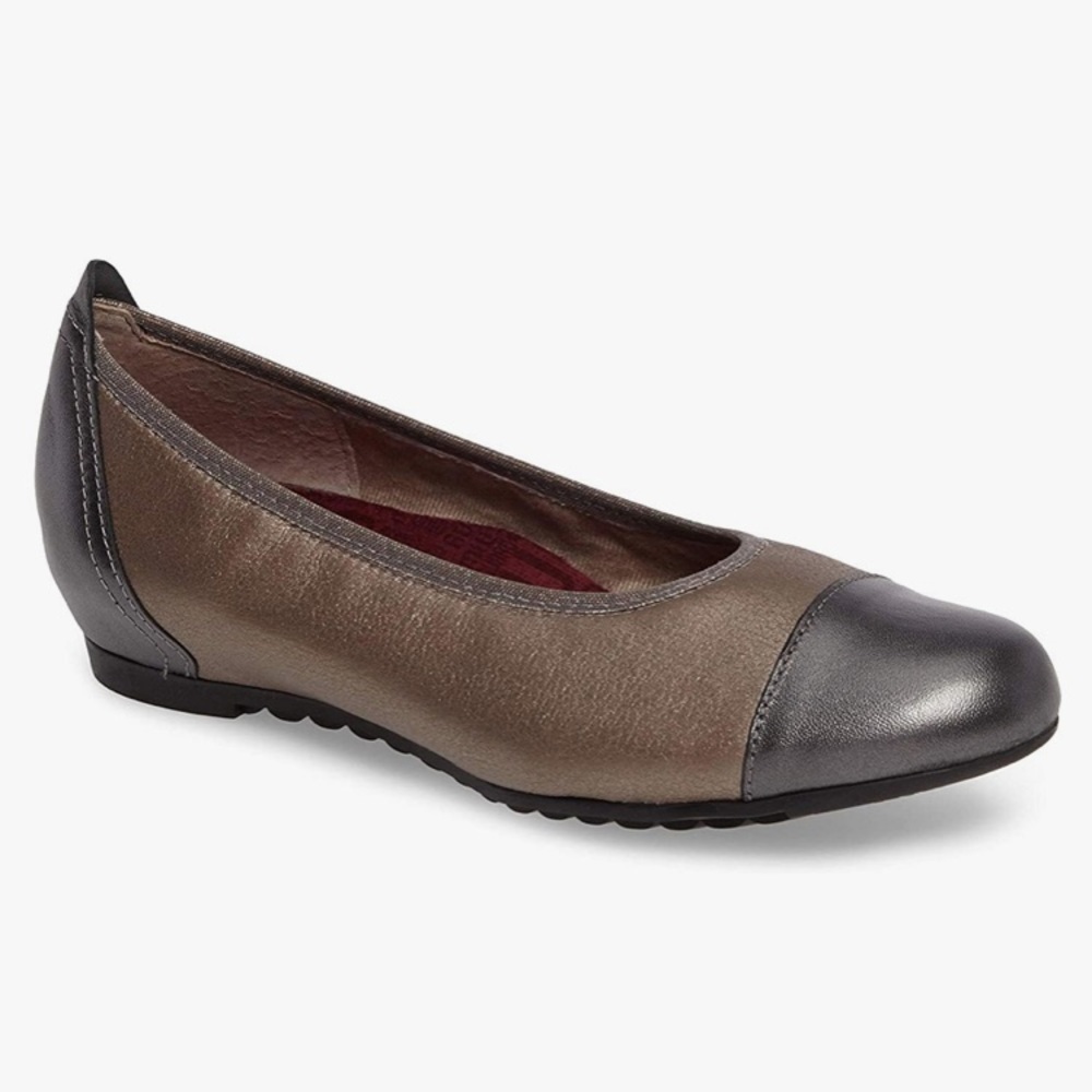 Munro metallic slip‎ on shoes size 8.5